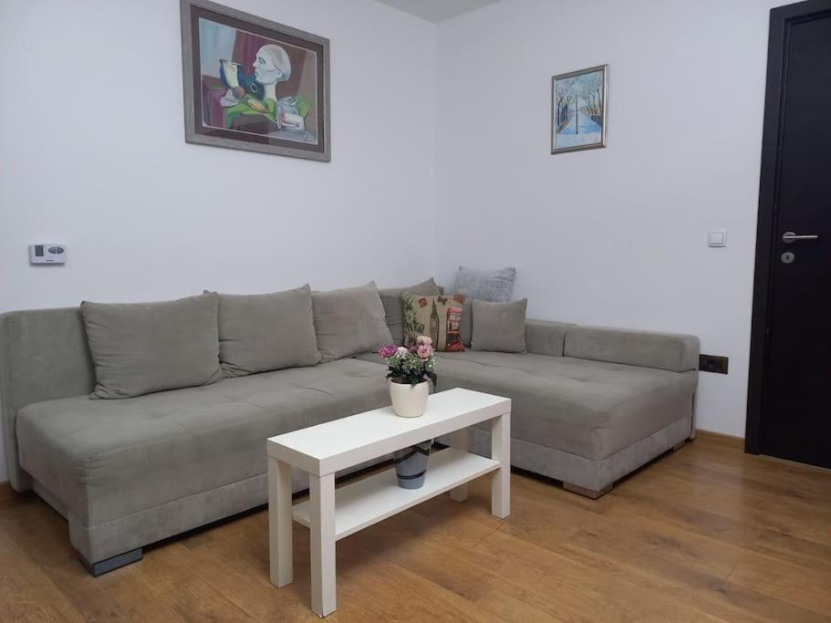 2Br Airport Accommodation W/Free Private Parking Ledine Exterior photo