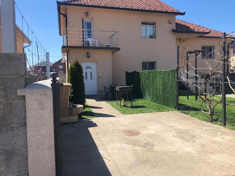 2Br Airport Accommodation W/Free Private Parking Ledine Exterior photo