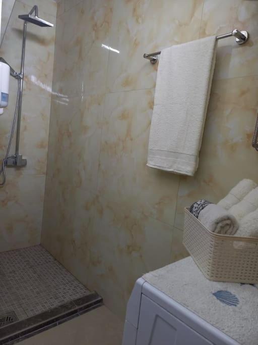 2Br Airport Accommodation W/Free Private Parking Ledine Exterior photo