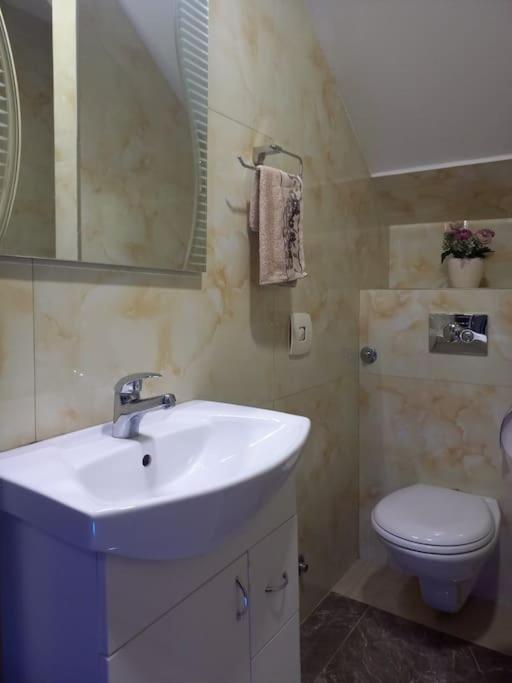 2Br Airport Accommodation W/Free Private Parking Ledine Exterior photo