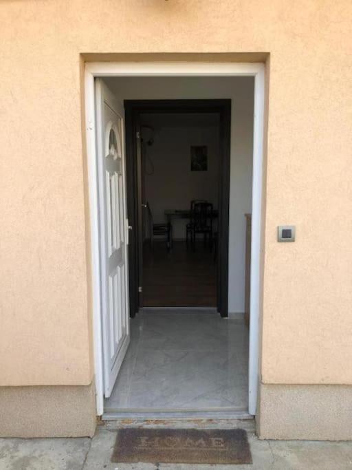 2Br Airport Accommodation W/Free Private Parking Ledine Exterior photo